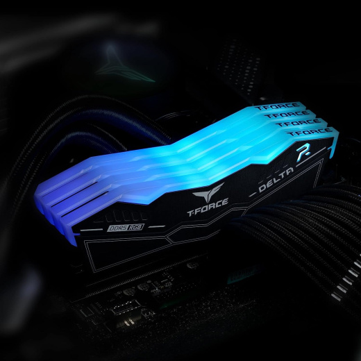 Оперативная память 64GB Kit (2x32GB) 6000MHz DDR5 Team Group DELTA RGB CL38 FF3D564G6000HC38ADC01